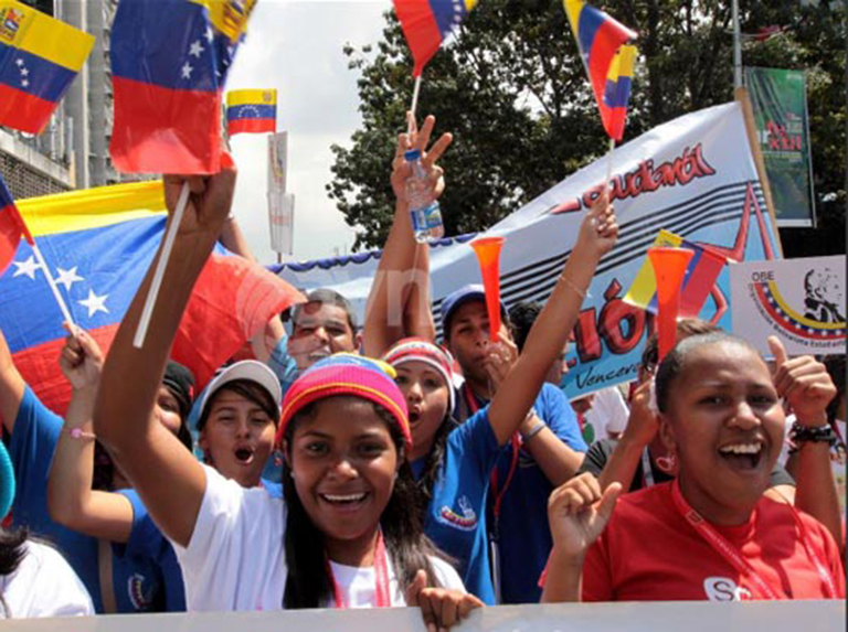 Revolutionary Youth celebrates its day taking the streets of Caracas