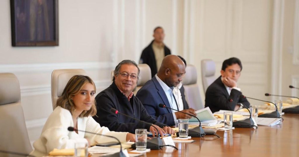 Said Navi sounds like the next ICT Minister on behalf of 'La U'