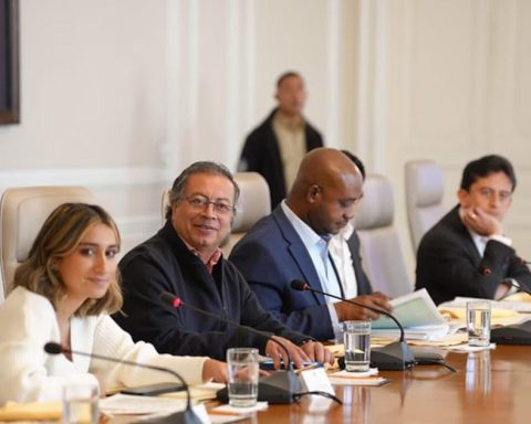 Said Navi sounds like the next ICT Minister on behalf of 'La U'