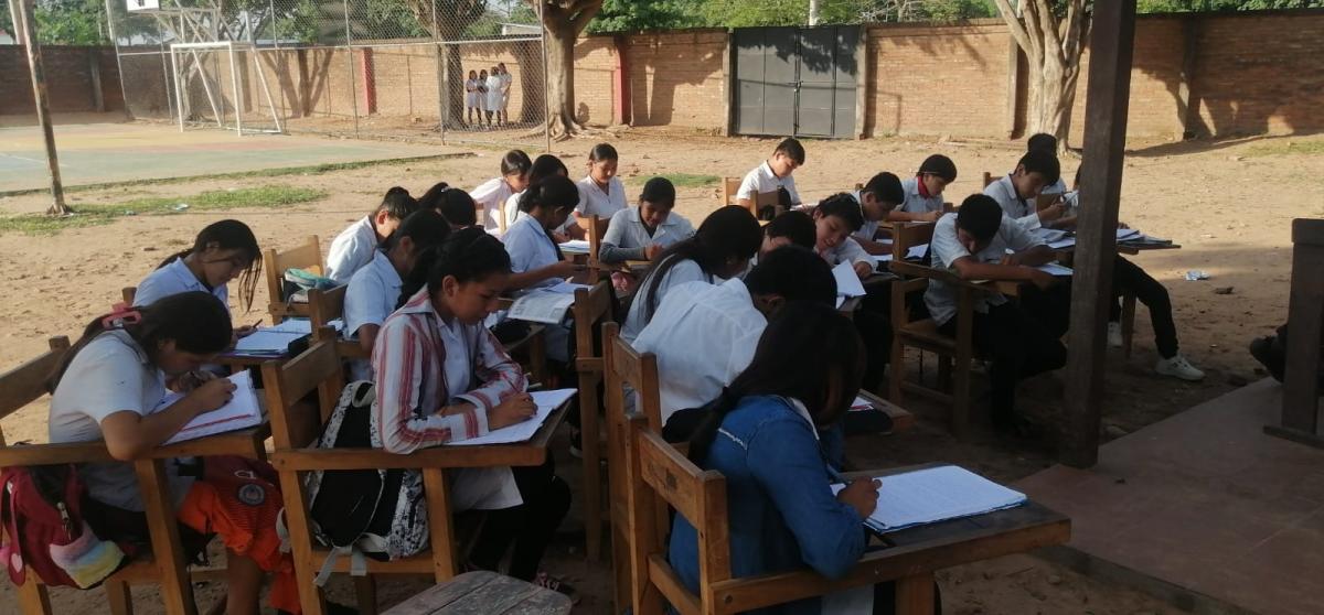 Students of San Miguel de los Junos pass classes in the patio because the City Hall does not deliver its module