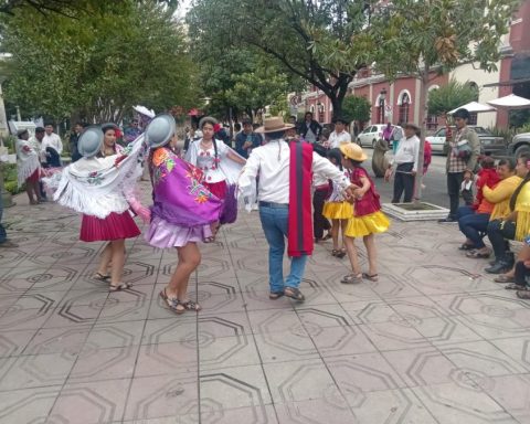 Tarija lives her carnival with the announcement of the entrance of compadres