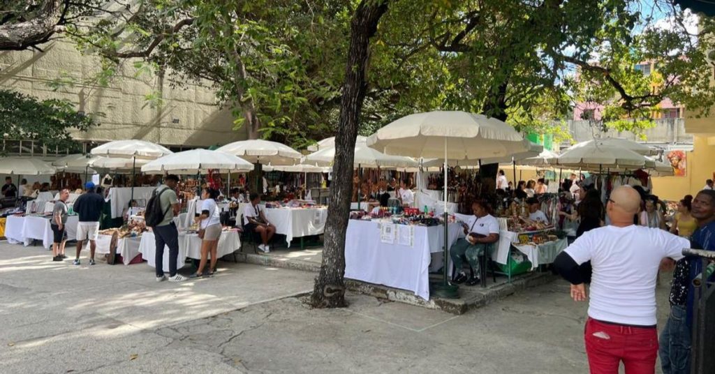 The Havana Ramp Fair returns, with less tourists and more Chinese baratijas