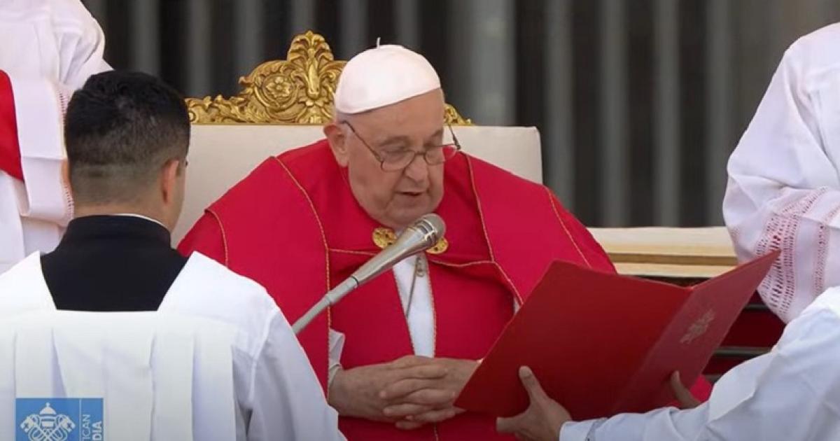 The Pope spent his second night at the hospital and did not recite the Angelus