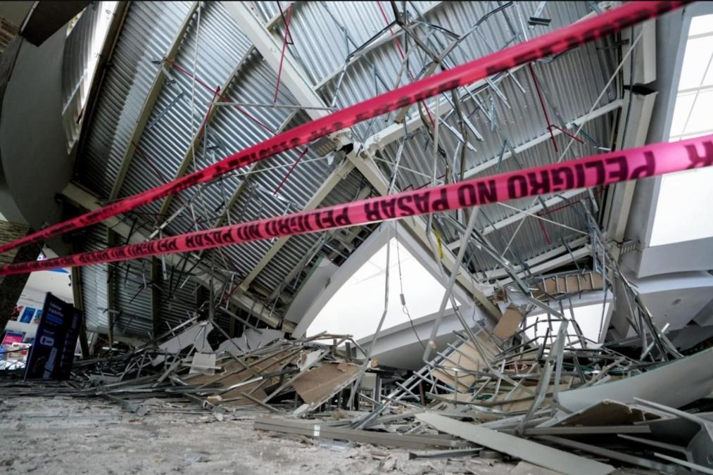 The death toll rises to eight on the collapse of a shopping center in Peru