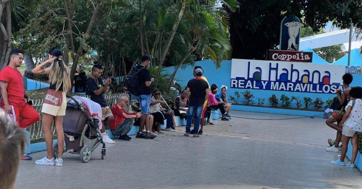 The energy debacle melts the little ice cream that Coppelia offers to Cubans