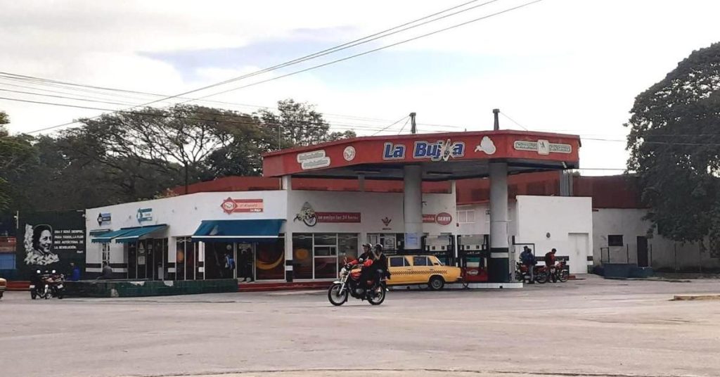 They arrest the mayor of Manzanillo for their link with the theft of fuel