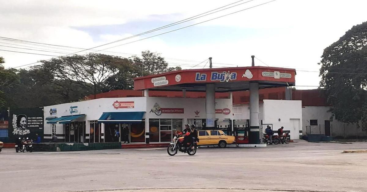 They arrest the mayor of Manzanillo for their link with the theft of fuel