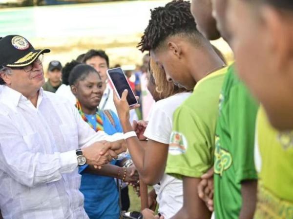 They denounce alleged irregularities in program 'Young in peace'