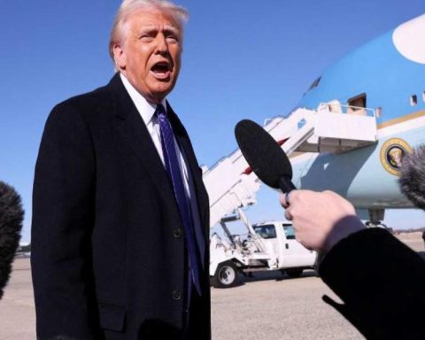 Trump reveals possible date on which he will impose tariffs on imported cars to the US