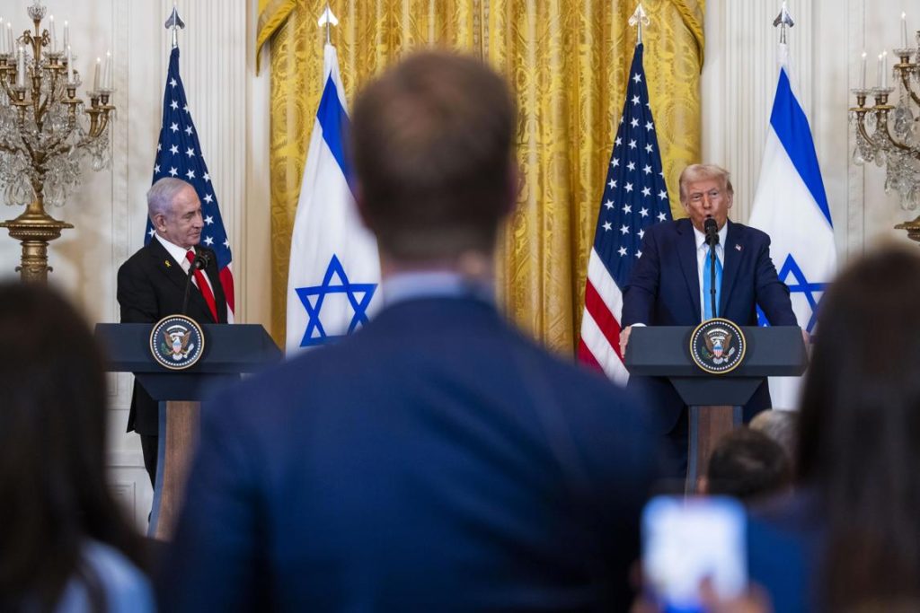 Trump states that the US will take control of Gaza and Hamas warns that "the region would catch fire"