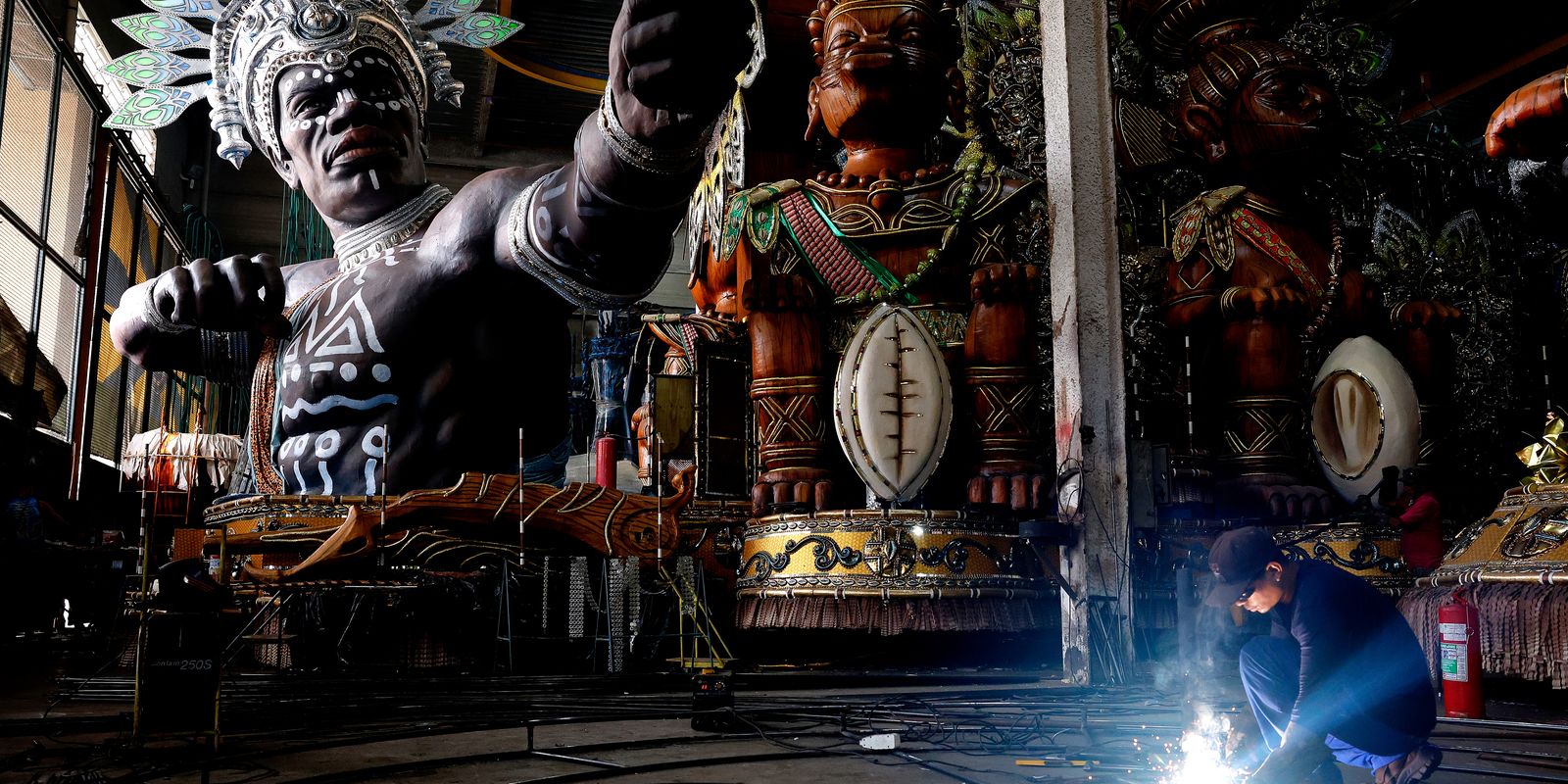 Unidos da Tijuca honors Orixá son of Oxum and Oxóssi