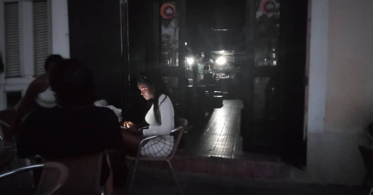 With more than 26 hours in a row without light in Cienfuegos, Cubans fear a new national blackout