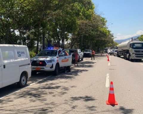 A deceased and an injured after truck slip in La Vega