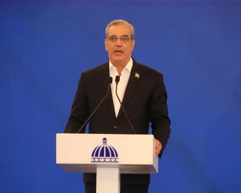 Abinader destaca la falta de supervisión en obras privadas en República Dominicana