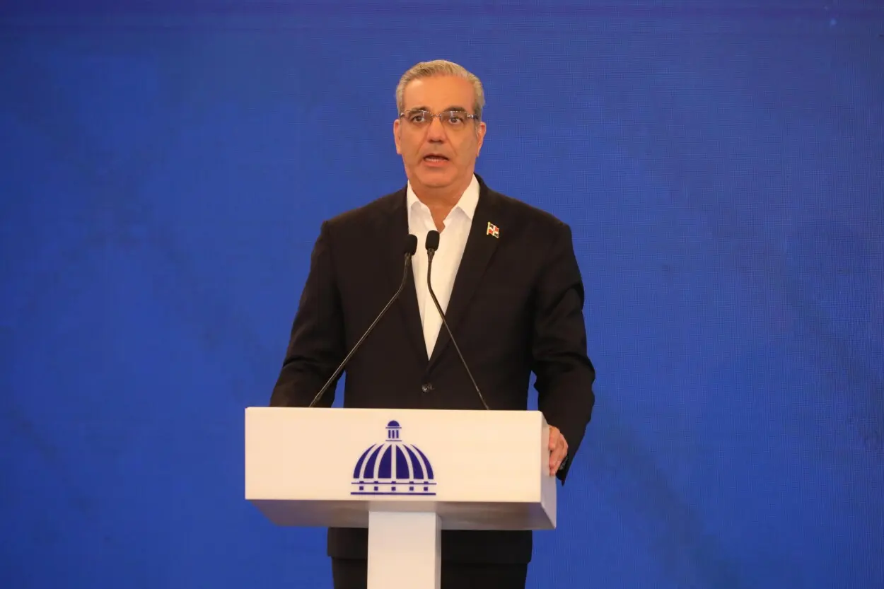 Abinader destaca la falta de supervisión en obras privadas en República Dominicana