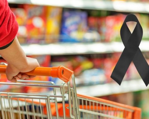 Absolute sadness: the mourning that surrounds all the supermarkets in Chile
