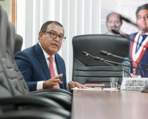 Alberto Otárola confirms that Dina Boluarte did not inform the Council of Ministers about her surgery