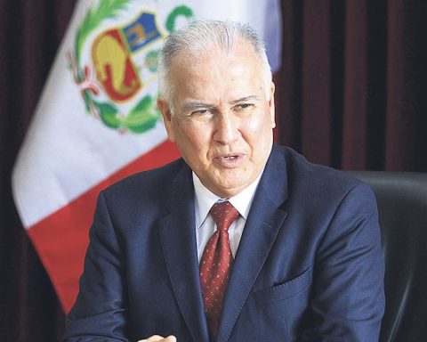 Alfonso López Chau renounces the UNI rectory to apply for the presidency in 2026