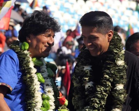 Andrónico surprises and sends a message from Paraguay with political meetings