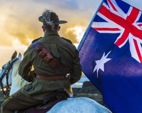 Anzac Day 2025: What's Open for Woolworths, Colles, Aldi, and Liquor Stores?