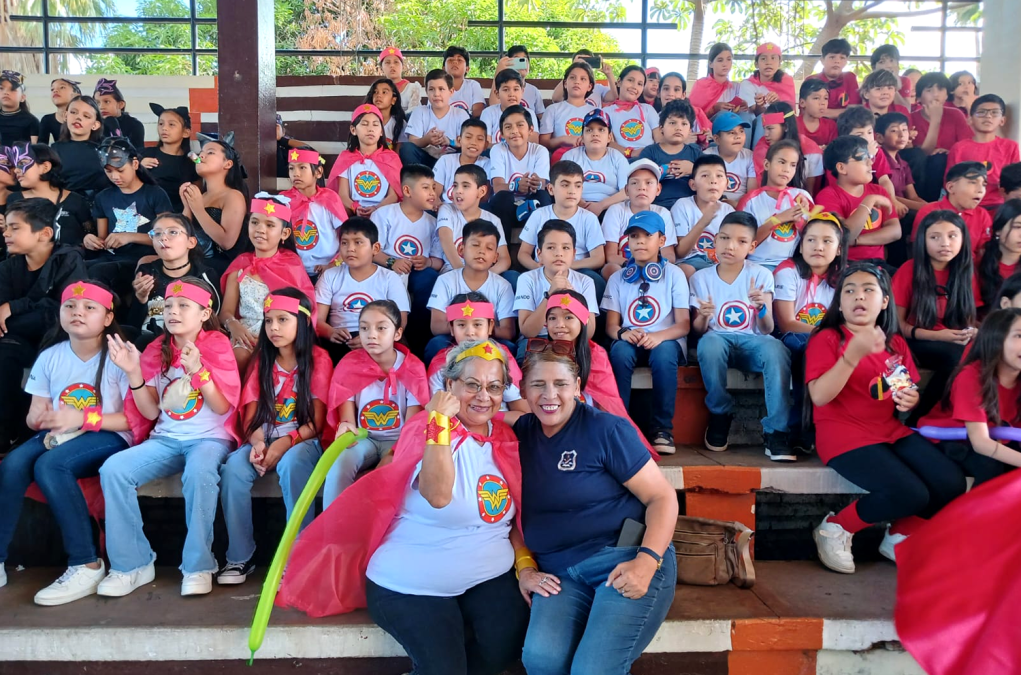 Balloons, celebrations, dances and much joy, on Children's Day in Bolivia