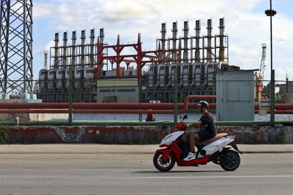Basins in Cuba: record of 1901 MW and more than one hundred centrals stopped without fuel
