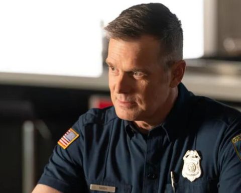 Did Peter Krause Leave