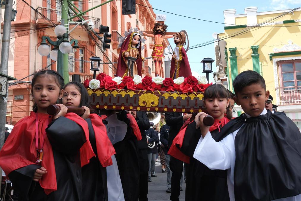 Bolivia lives the beginning of Holy Week with a children's procession