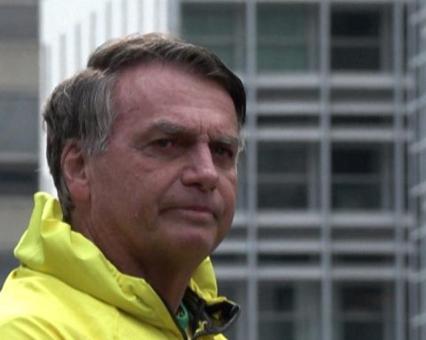 Bolsonaro is hospitalized in Brazil for "strong pains" in the abdomen