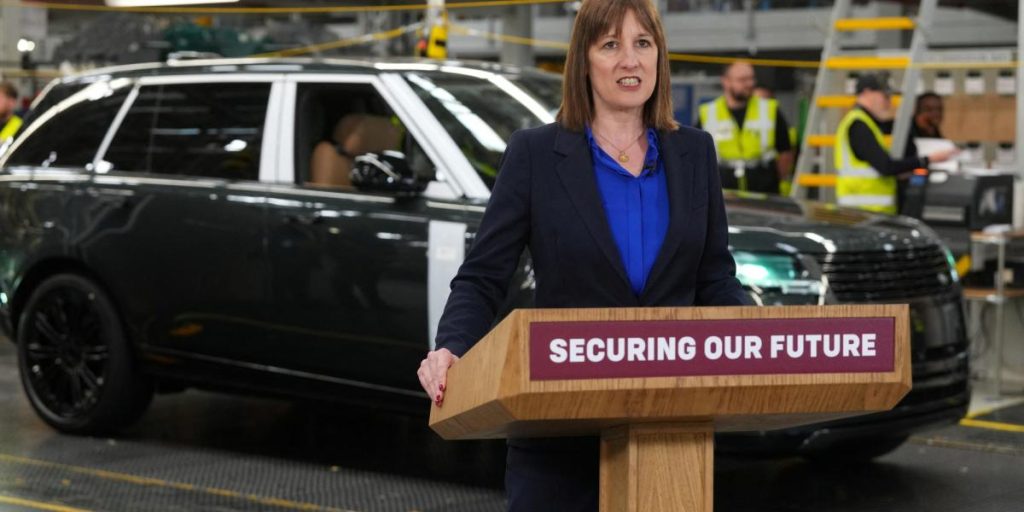 British Finance Minister wants to strengthen ties with the EU and warns of tariff impact