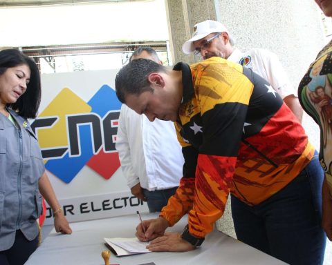 Candidate Juan Carlos Alvarado aspires the Táchira governorate