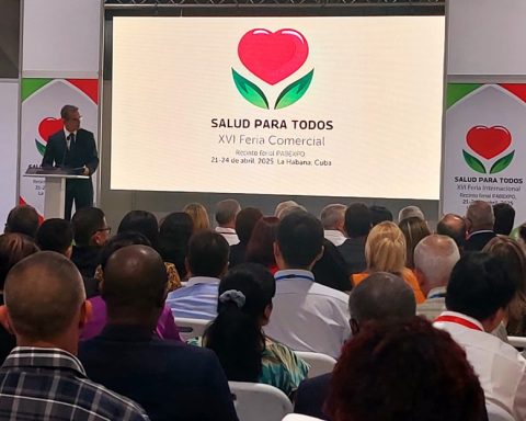 Chinese companies explore alliances in Cuba during international health event