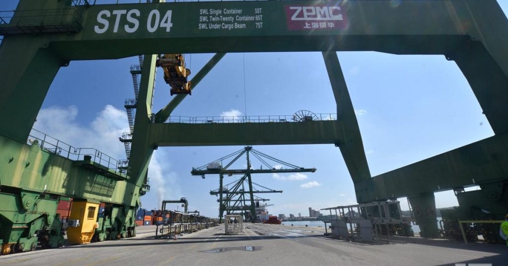 Cuba prevents foreign companies from getting their currencies and changing accounts "unlimited"