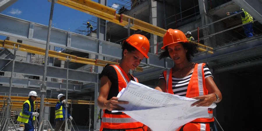 Dos trabajadoras cubanas