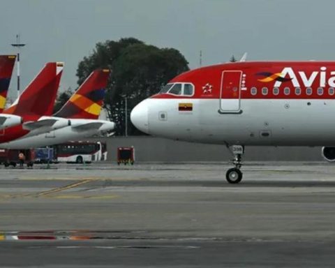 Despite the low demand, three airlines resist suspending their routes from Colombia to Cuba