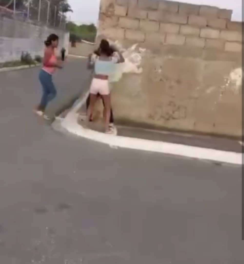 Detained adolescent for hitting and kicking another young girl in Yaracuy