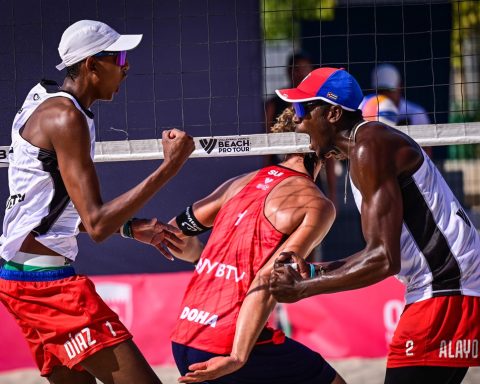 Díaz y Alayo to the round of 16 of the beach volleyball tournament