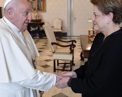 Dilma Rousseff highlights Francisco's humanist and brave pontificate