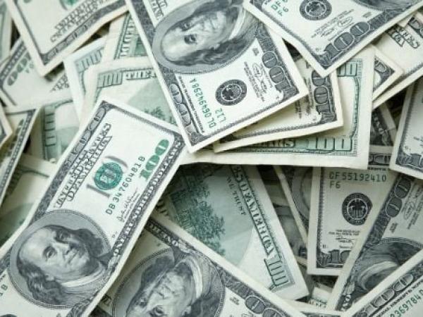 Dollar starts the week with strong losses and below $ 4,300