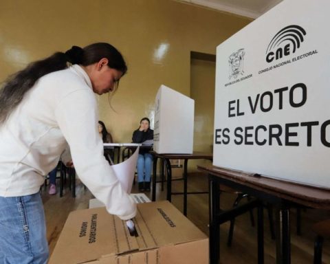 Ecuador accuses Sebin for theft of remaining electoral material in Venezuela