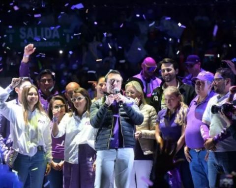 Ecuadorians fear a hunt for opponents after alleged plot against the president