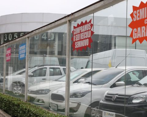 Financed vehicle sales fall in March, says B3