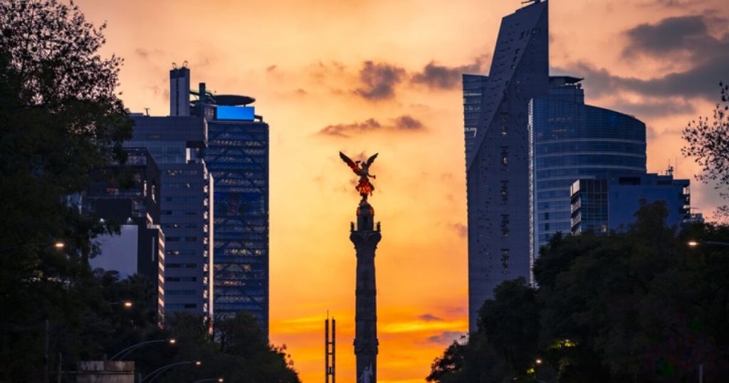 Fitch ratifies Mexico's qualification, but persists threat of tariffs