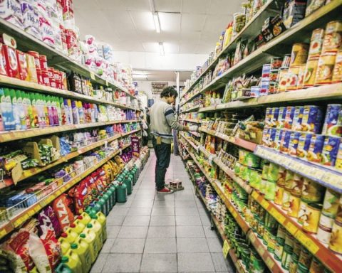 Food and real estate market feel the new exchange scheme with the end of the stocks