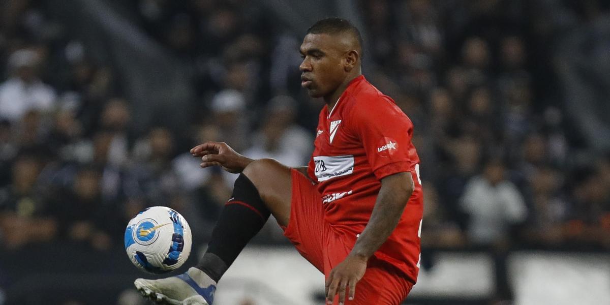 Former White soccer player, wounded in a robbery