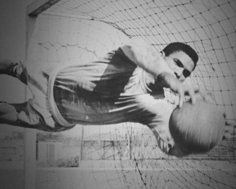 Goodbye to a legendary Brazilian goalkeeper who played without gloves