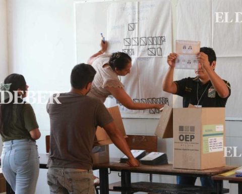 Government delivers Bs 23 million and authorizes purchases by exception to the TSE for general elections