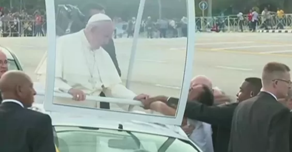 Grateful for the disinterest of Pope Francis for the Cuban opposition, Raúl Castro describes him as "endearing friend"