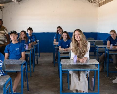 Hatsu delivered school furniture with recyclable materials to school in La Guajira