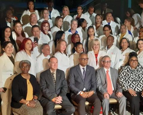 Havana charges a price "exorbitant" To Bahamas for more than one hundred health workers